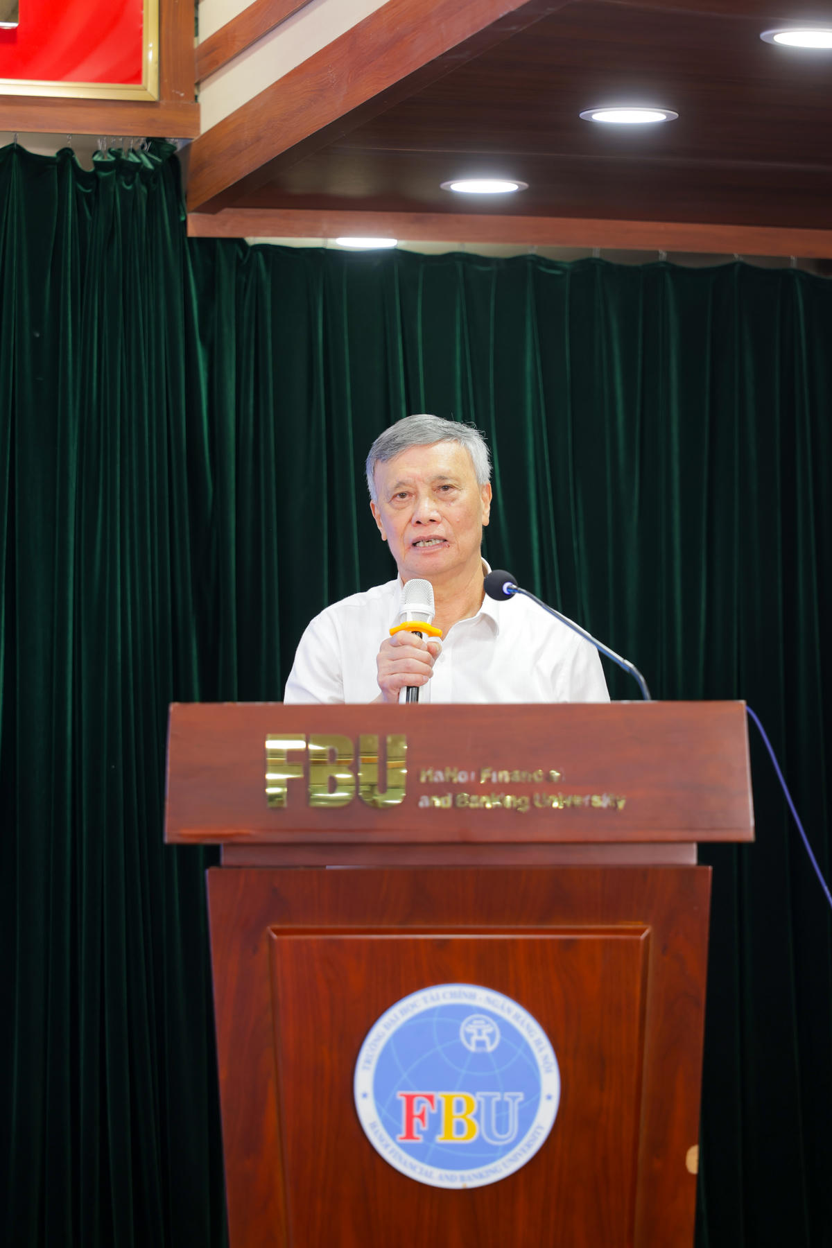 PGS.TS Phạm Ngọc Ánh - Hiệu trưởng FBU phát biểu.