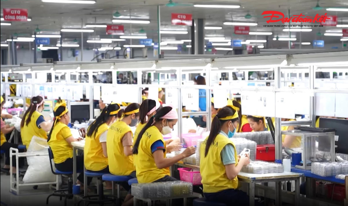 Công ty CP Sản xuất và Thương mại WEDM VINA chuyên về sản xuất phụ kiện điện tử. Ảnh: Nguyễn Toán.