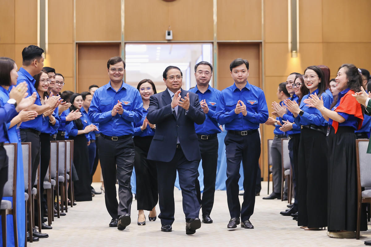 Thủ tướng Phạm Minh Chính gặp mặt các gương mặt trẻ tiêu biểu, triển vọng và cán bộ đoàn tiêu biểu - Ảnh: Nhật Bắc