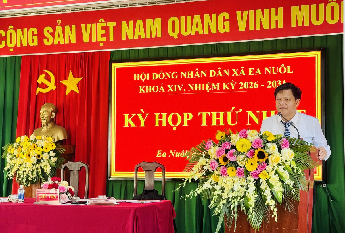 Ông Đặng Văn Bằng - Chủ tịch HĐND xã phát biểu nhận nhiệm vụ.