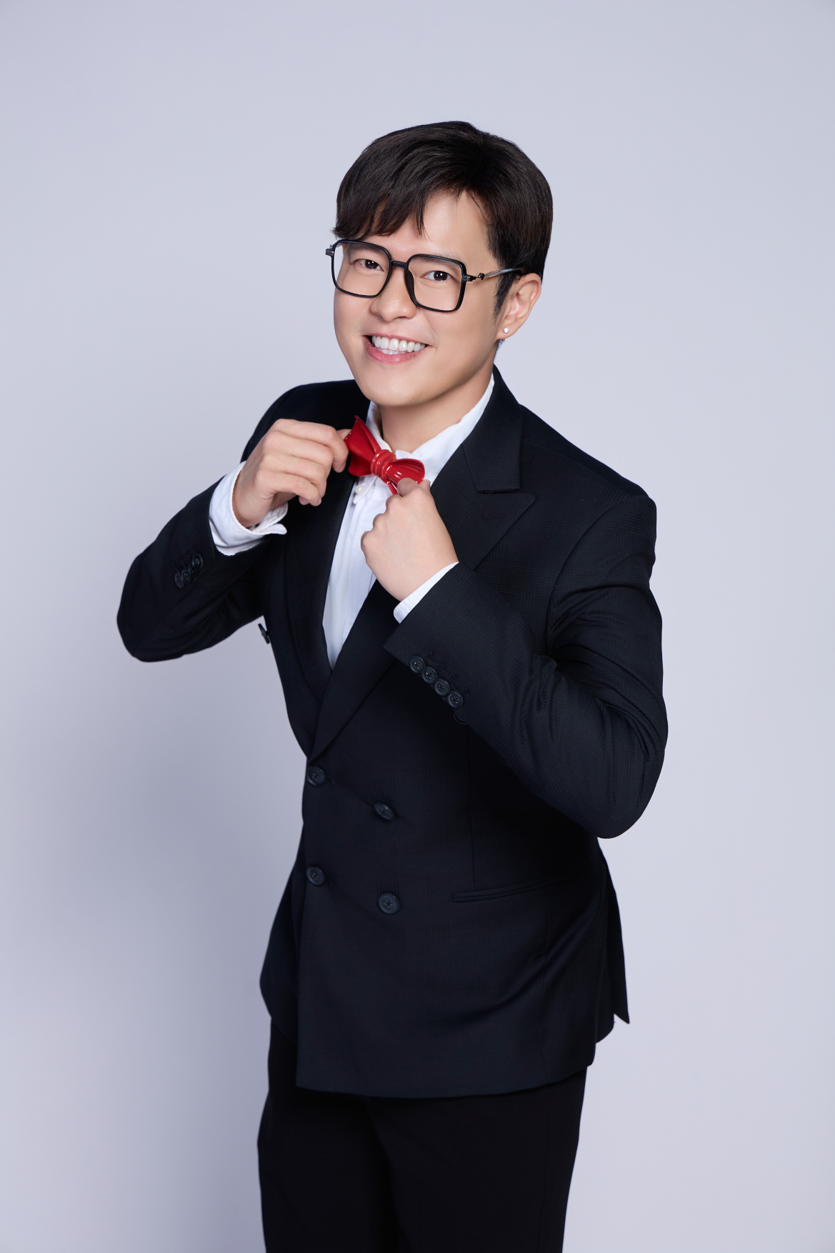 Nhà văn Anh Khang đảm trách vai trò Creative Content Lead, phụ trách định hướng sáng tạo nội dung cho các dự án của Red Comms và Doctor247.