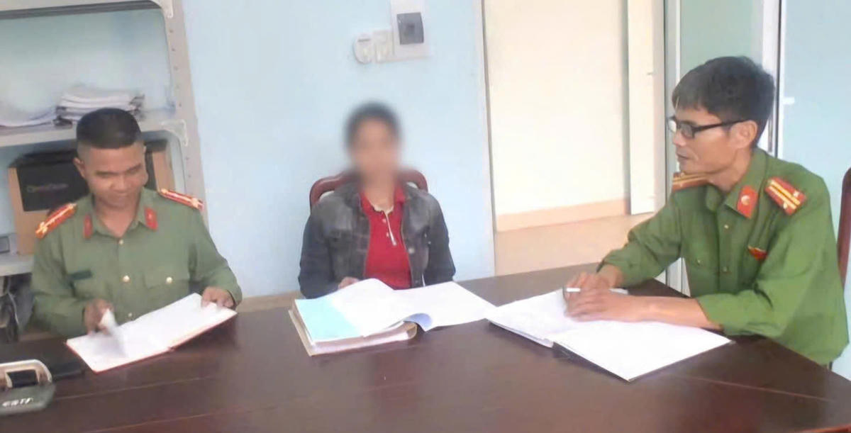 Công an thành phố Huế kịp thời hỗ trợ chị B. nhận lại tài sản chuyển nhầm. Ảnh: P.B.