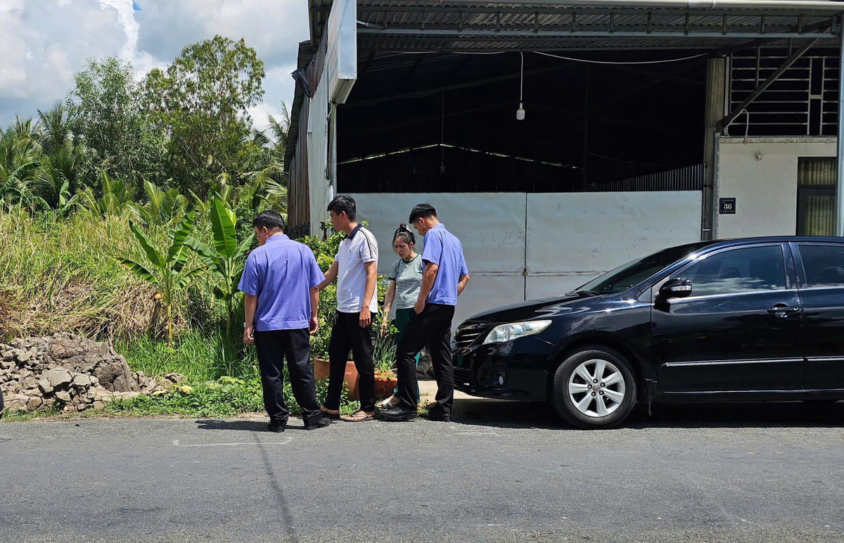 Cơ quan Viện KSND tối cao kiểm tra hiện trường vụ tai nạn. Ảnh: Trung Ngãi