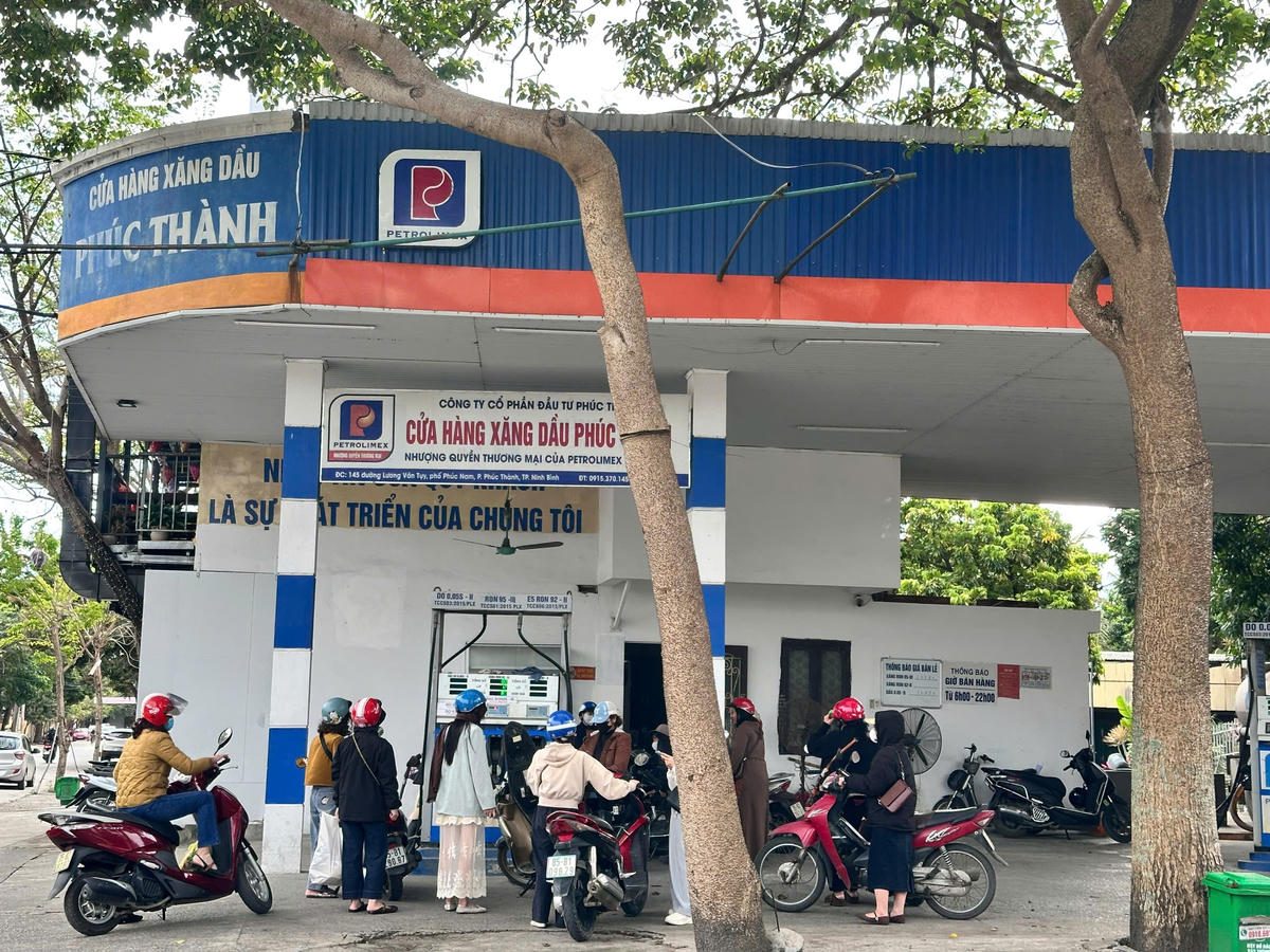 Giá xăng giảm mạnh chiều 9-4