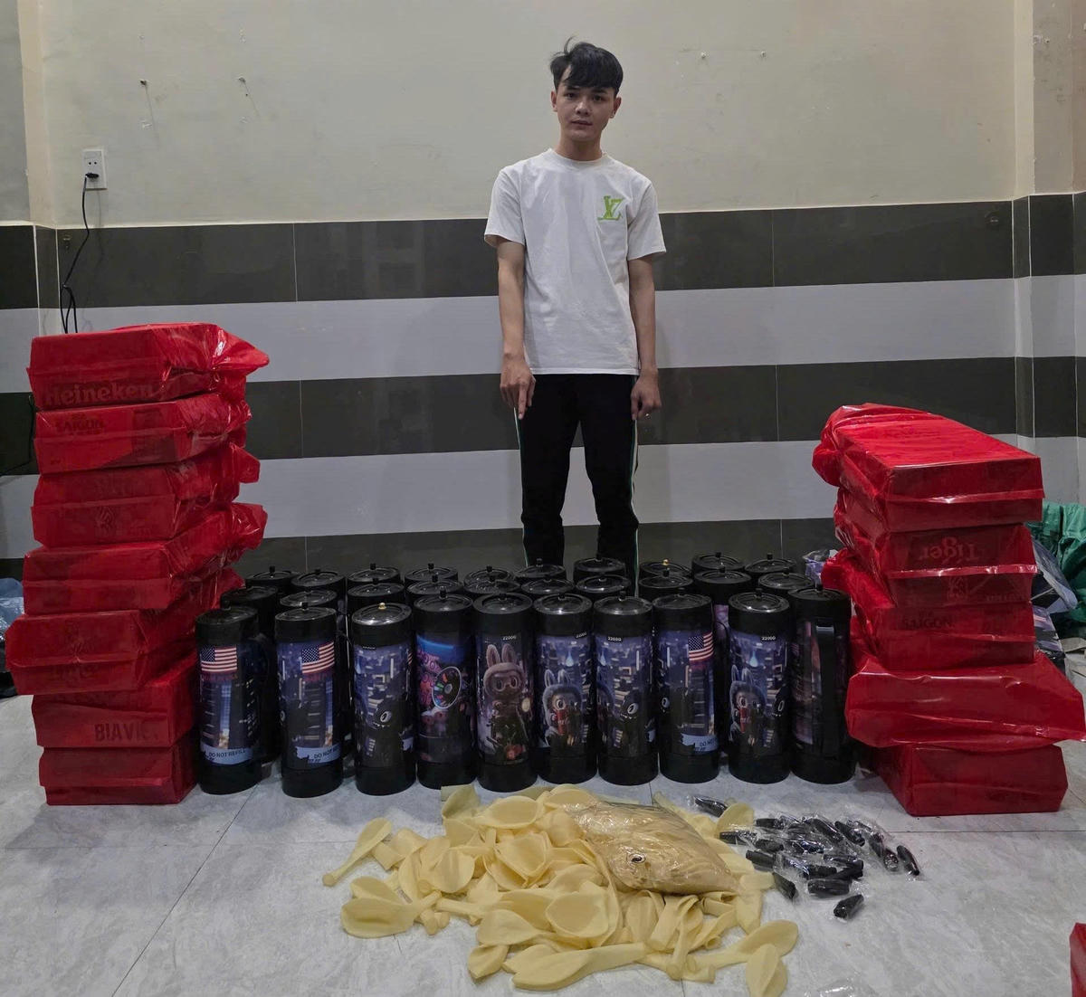 TP Hồ Chí Minh: Mở rộng điều tra đường dây mua bán 'khí cười' quy mô lớn