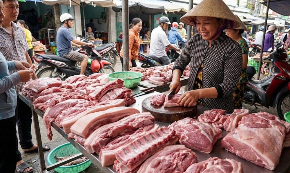 Thành phố yêu cầu tăng cường kiểm tra, giám sát, xử lý dứt điểm các điểm giết mổ trái phép, các chợ tự phát, đồng thời kiểm soát chặt hoạt động vận chuyển và tiêu thụ sản phẩm động vật. Ảnh: TL 