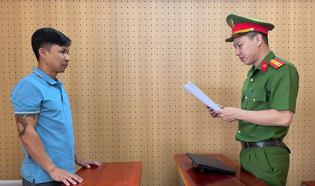 Đối tượng Nguyễn Văn Đoàn tại cơ quan điều tra. Ảnh: Công an cung cấp.