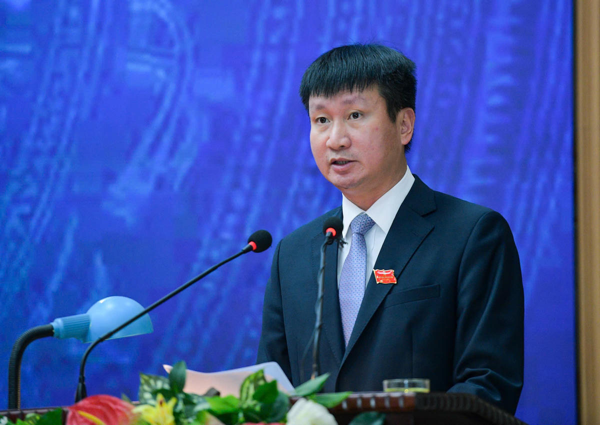 Ông Trần Huy Tuấn - Uỷ viên Trung ương Đảng, Bí thư Tỉnh ủy Ninh Bình phát biểu chỉ đạo tại kỳ họp. Ảnh: Trường Giang