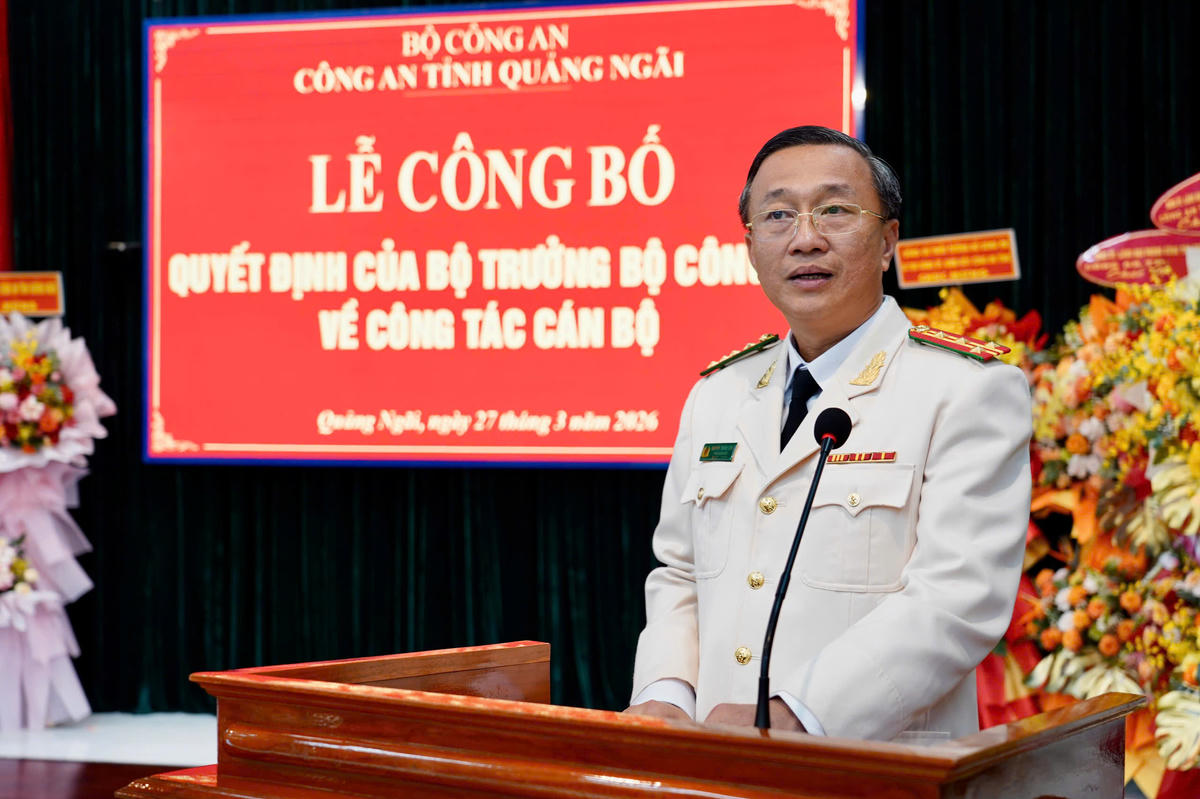 Đại tá Nguyễn Thành Long, tân Phó Giám đốc Công an tỉnh Quảng Ngãi phát biểu tại buổi lễ. Ảnh: Tấn Thành.