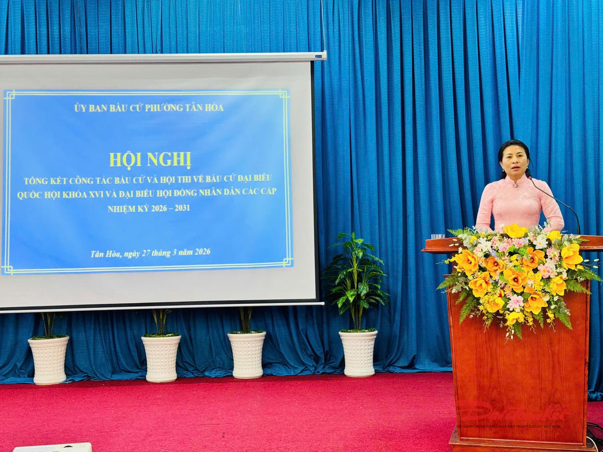 Bà&nbsp;Phan Kiều Thanh Hương, Bí thư Đảng ủy, Chủ tịch Hội đồng nhân dân phường Tân Hoà phát biểu. Ảnh: Hồng Phúc.