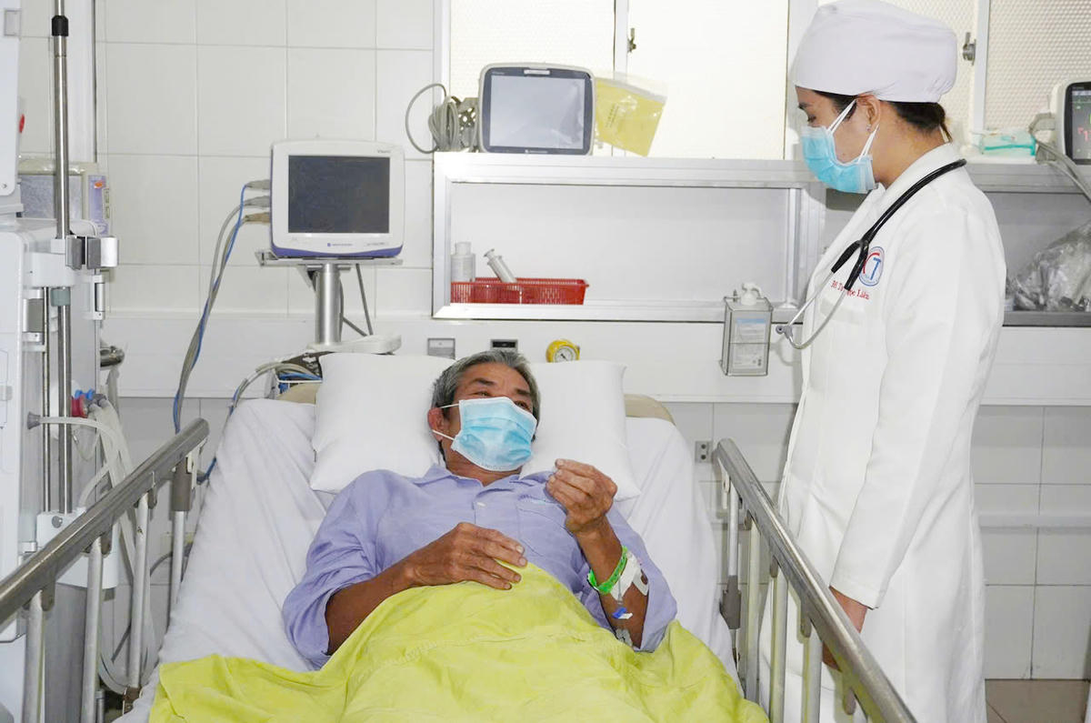 Bệnh nhân sau khi được cấp cứu kịp thời hiện tình trạng sức khỏe đã ổn định và được chuyển sang theo dõi tại khoa Nội Tiêu hóa – Huyết học lâm sàng. Ảnh: TK.