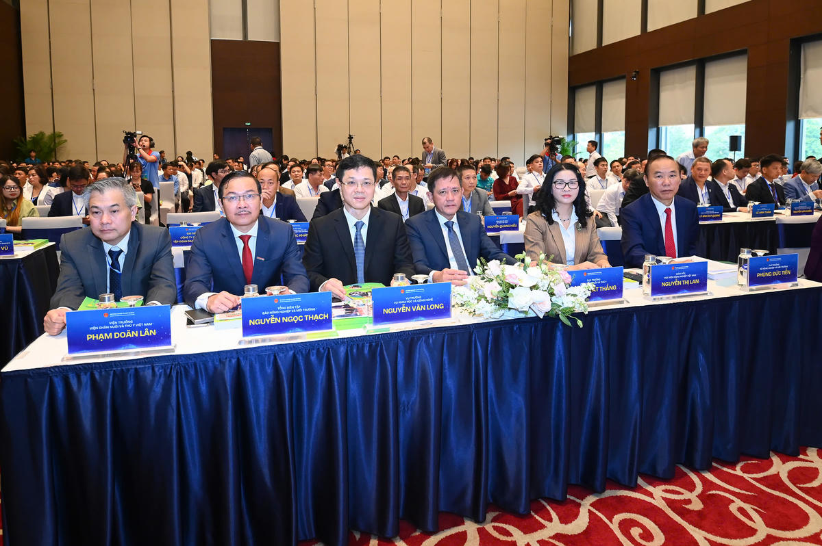 Các đại biểu tham dự hội nghị. Ảnh: Tùng Đinh
