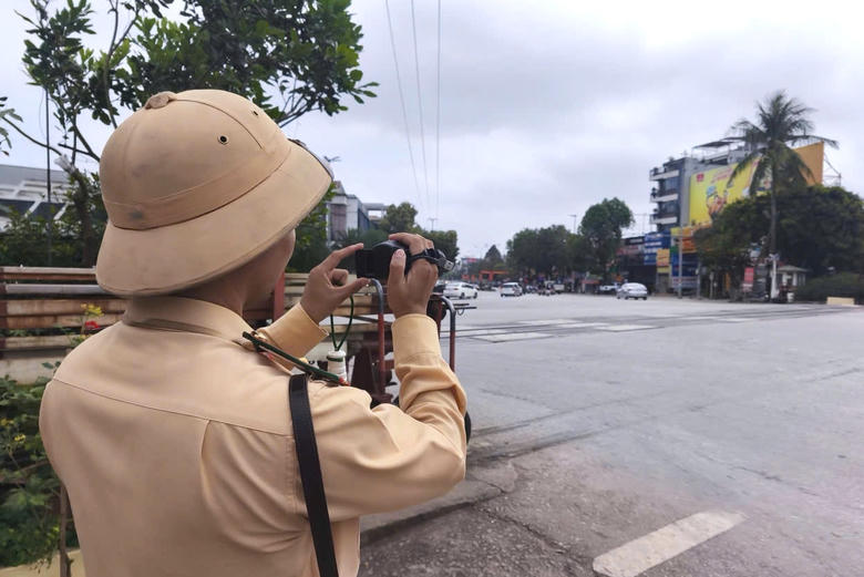 CSGT Thanh Hóa ghi hình tại đường ngang thuộc km173+450, giao nhau với đường Bà Triệu. Ảnh: Phúc Tuấn