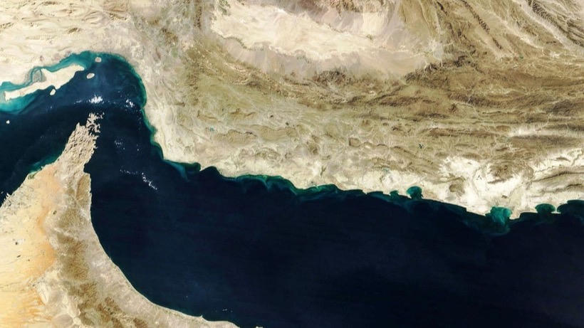 Iran tiếp tục thể hiện quan điểm cứng rắn về việc đi lại qua eo biển Hormuz