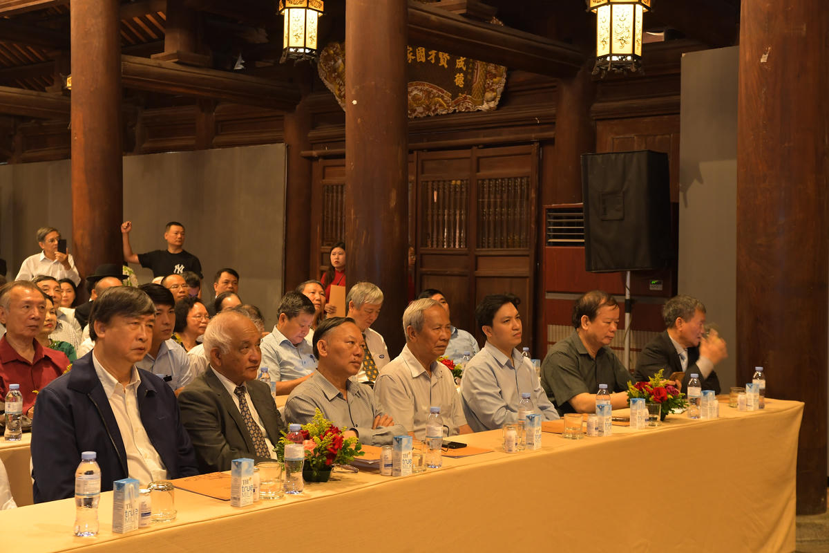 Các đại biểu tham dự Lễ kỷ niệm “680 năm ngày mất Trạng nguyên Mạc Đĩnh Chi.