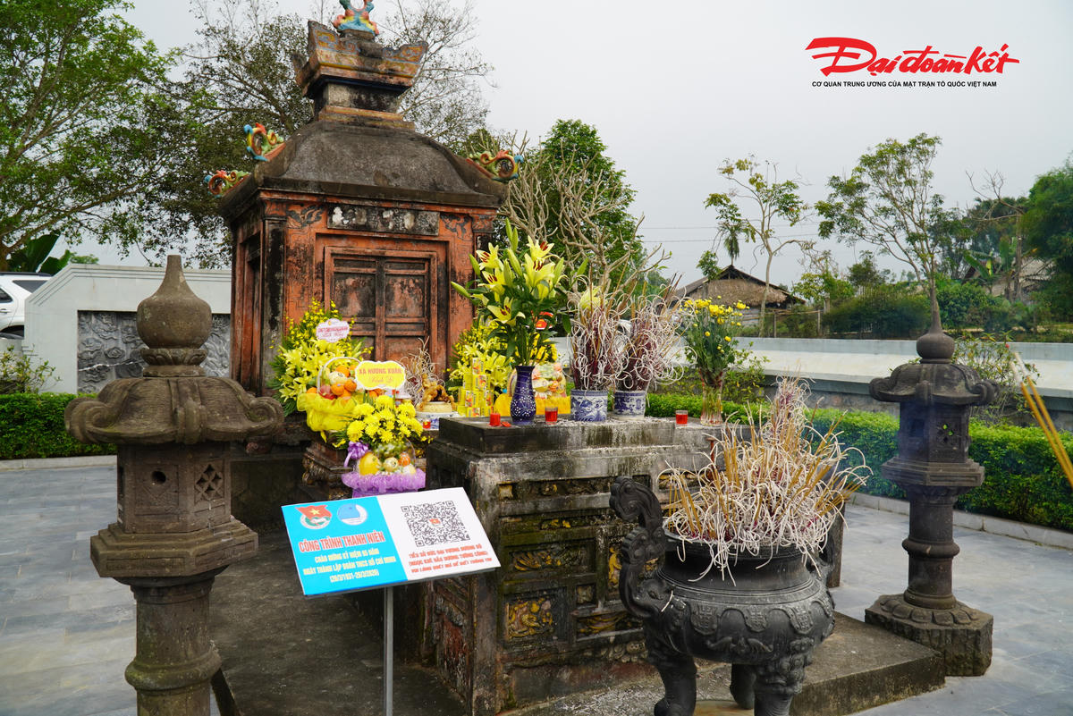 Khu mộ Đức Đại Vương Dương Đô. Ảnh: Hạnh Nguyên.