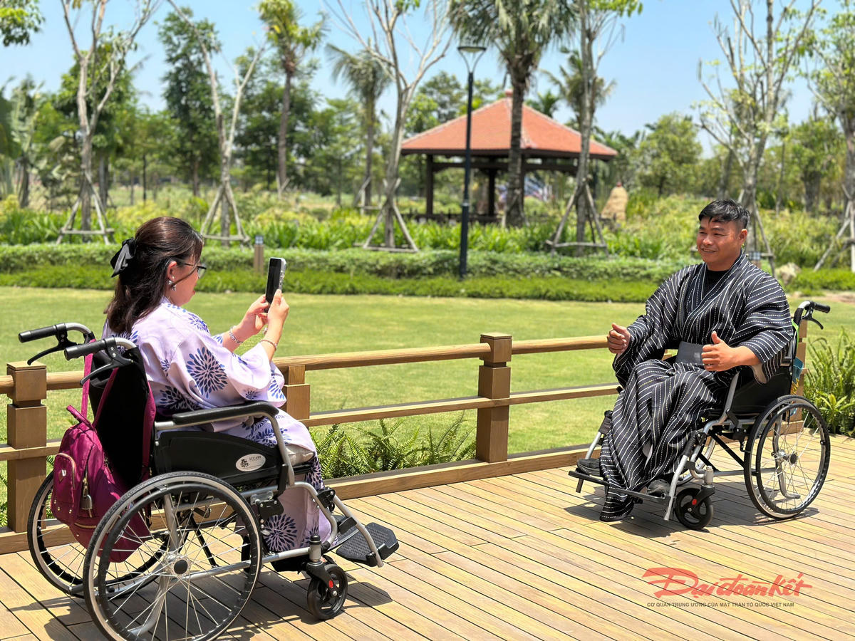 TP Hồ Chí Minh: Hàng chục nạn nhân da cam/dioxin được học làm 'nhiếp ảnh gia'