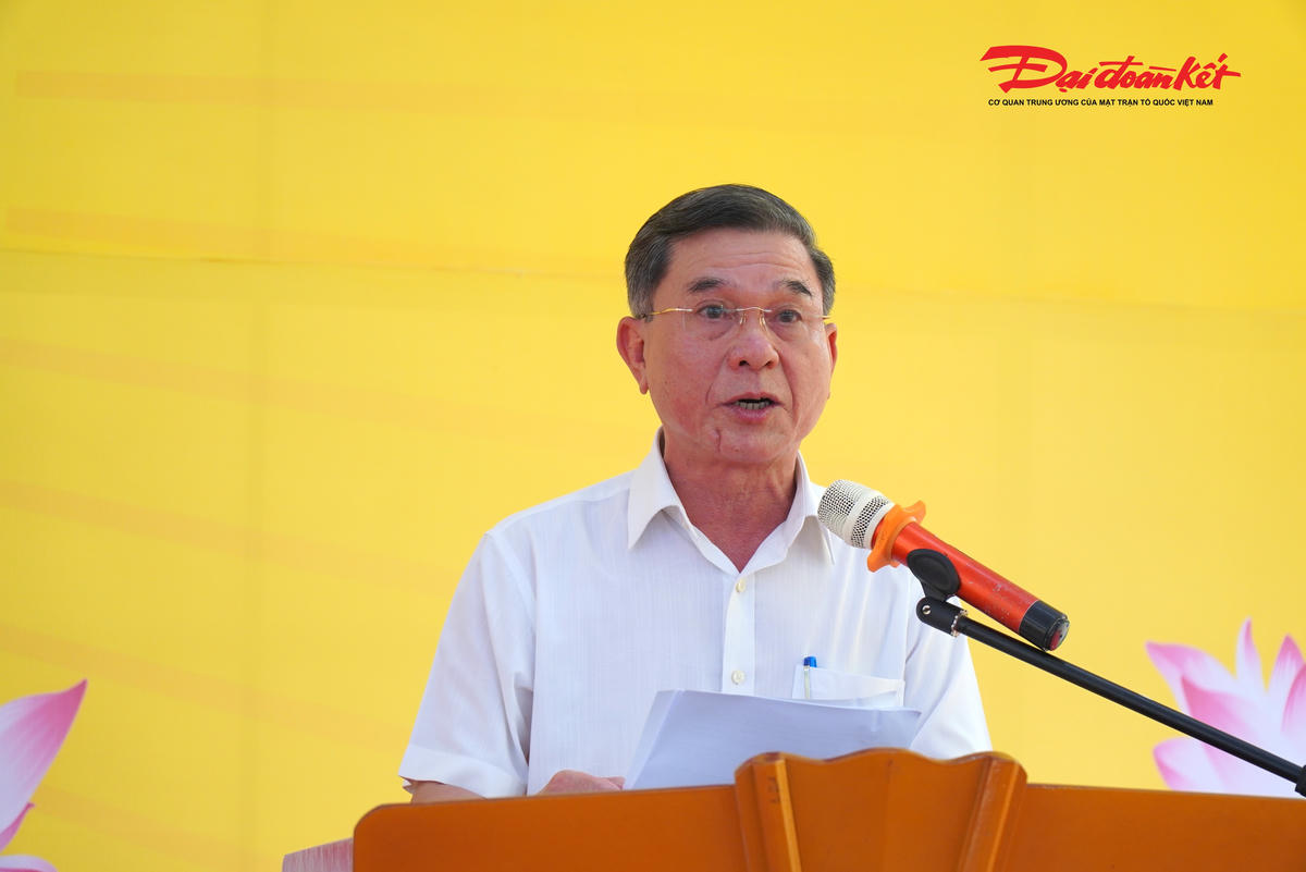 Ông Dương Đức Thành, Phó Tổng Giám đốc Công ty TNHH xăng dầu Giang Nam phát biểu tại buổi lễ. Ảnh: Hạnh Nguyên.