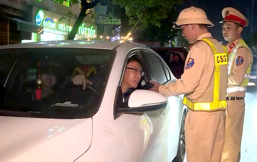 Lực lượng CSGT Công an tỉnh Thanh Hóa ra quân đồng loạt để kiểm tra nồng độ cồn thời điểm Tết Nguyên đán 2026. Ảnh: CATH