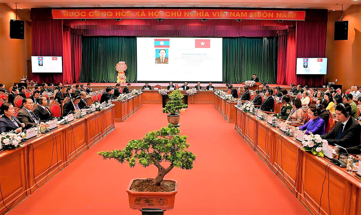 Quang cảnh buổi ký kết hợp tác giữa tỉnh Gia Lai (Việt Nam) và các tỉnh: Attapeu, Champasack, Salavan và Sekong (Lào) giai đoạn 2026-2030. Ảnh: CV.
