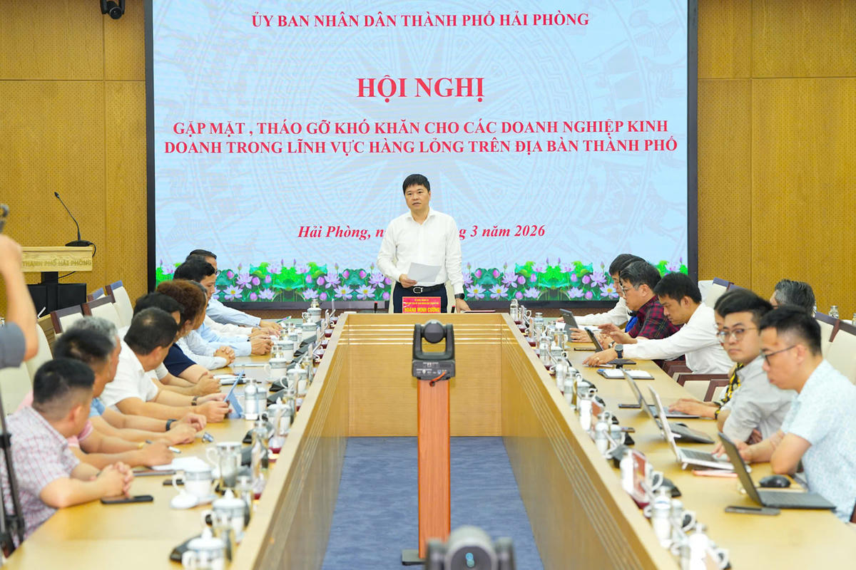 Phó Chủ tịch UBND thành phố Hoàng Minh Cường chủ trì hội nghị. Ảnh: ĐT.&nbsp;