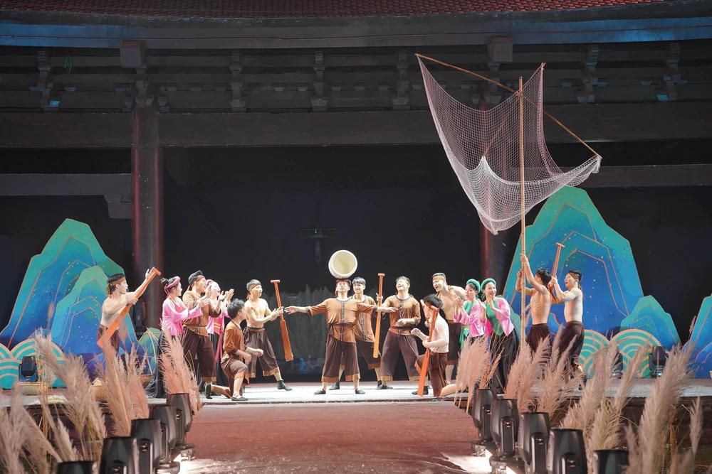 Hình ảnh trong show thực cảnh “Anh hùng cờ lau” tại phố cổ Hoa Lư (Ninh Bình).