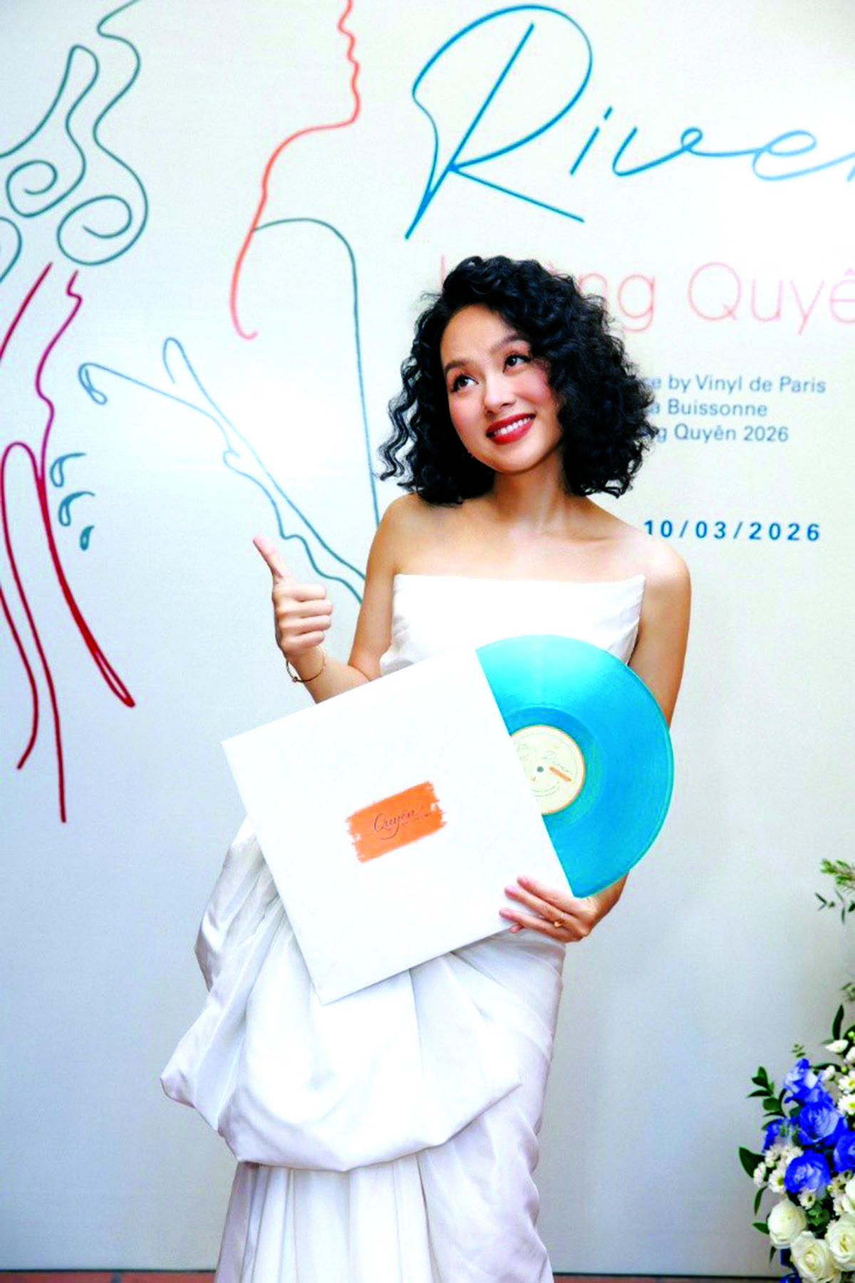 Nữ ca sĩ Hoàng Quyên vừa ra mắt đĩa than "River", được sản xuất chất lượng hi-end tại Pháp.