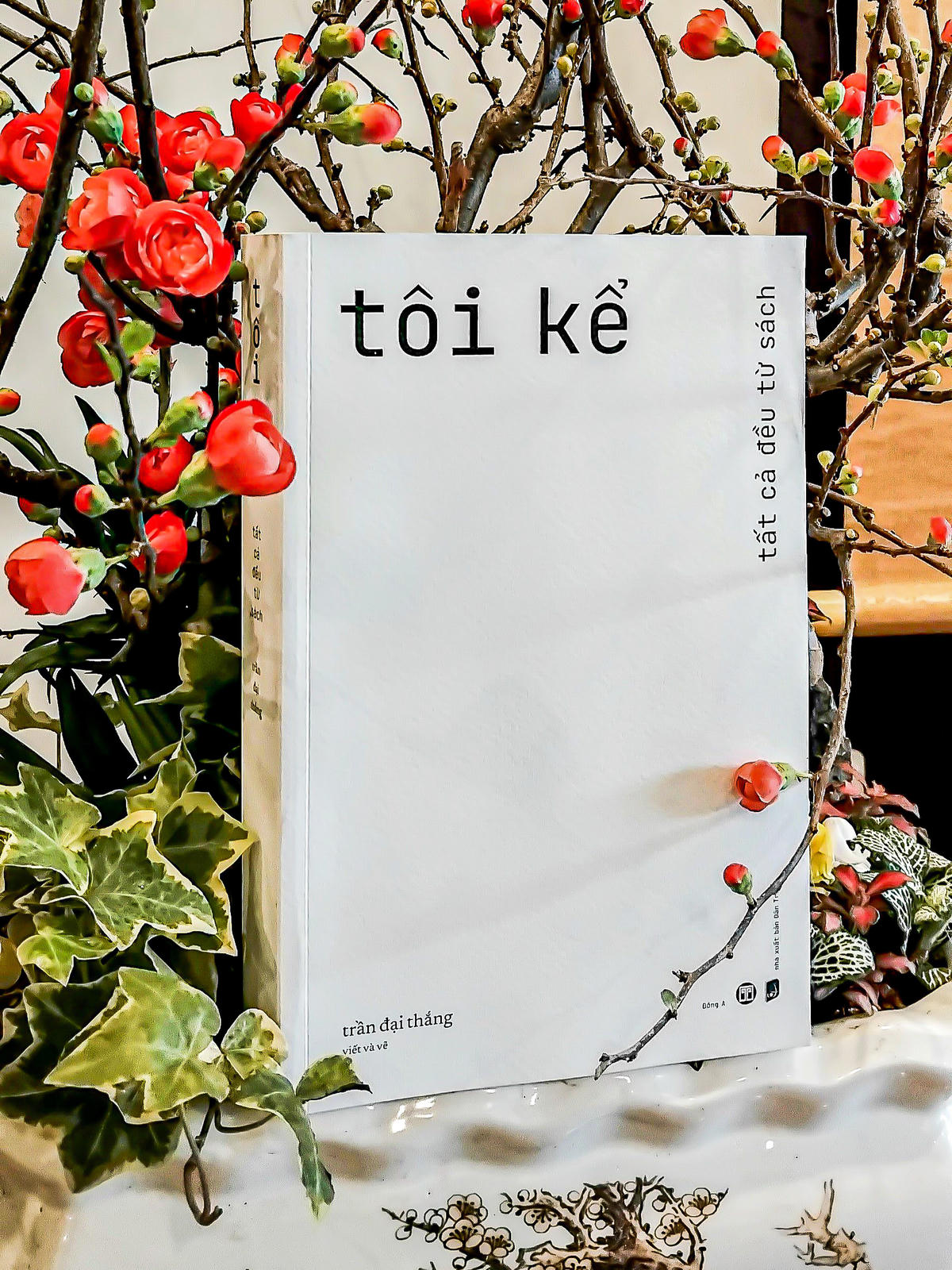 Cuốn "Tôi kể - Tất cả đều từ sách" của họa sĩ Trần Đại Thắng.