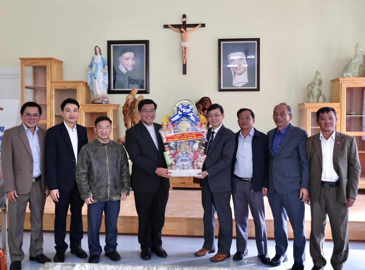 Đoàn công tác thăm Linh mục Nguyễn Thanh Lý, Bề trên Tỉnh dòng Tu hội Truyền giáo Thánh Vinh Sơn. Ảnh CT