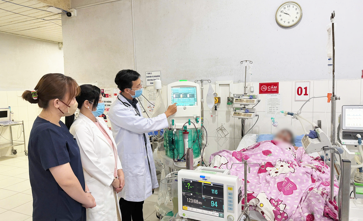 Bệnh nhân được lọc máu liên tục tại Trung tâm Y tế Phú Quốc. Ảnh: S.X