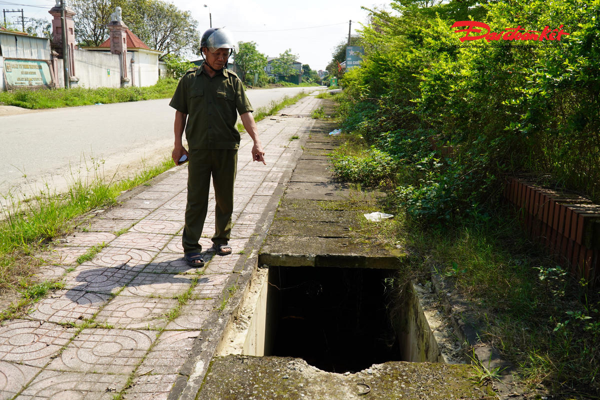 Thực tế cho thấy, nhiều đoạn đường trong khu vực đã bong tróc, lồi lõm, đọng nước, bụi bẩn, tiềm ẩn nguy cơ tai nạn giao thông, đặc biệt vào mùa mưa. Nhất là các tuyến đường xung quanh Công ty CP Yên Thịnh - doanh nghiệp chế biến gỗ.