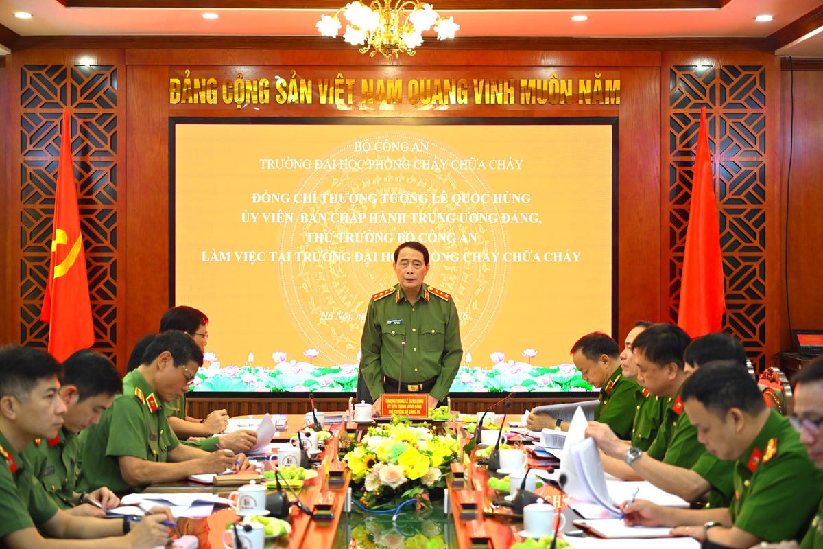 Thượng tướng Lê Quốc Hùng, Ủy viên Trung ương Đảng, Thứ trưởng Bộ Công an phát biểu tại buổi làm việc.