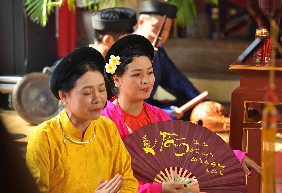 Trong không gian thiêng liêng vốn có của di tích những lời ca, tiếng hát, cùng với các điệu múa... đã đưa sự trang nghiêm cổ kính mà di tích lưu giữ, chạm tới cảm xúc nghệ thuật của con người hiện đại hôm nay.

