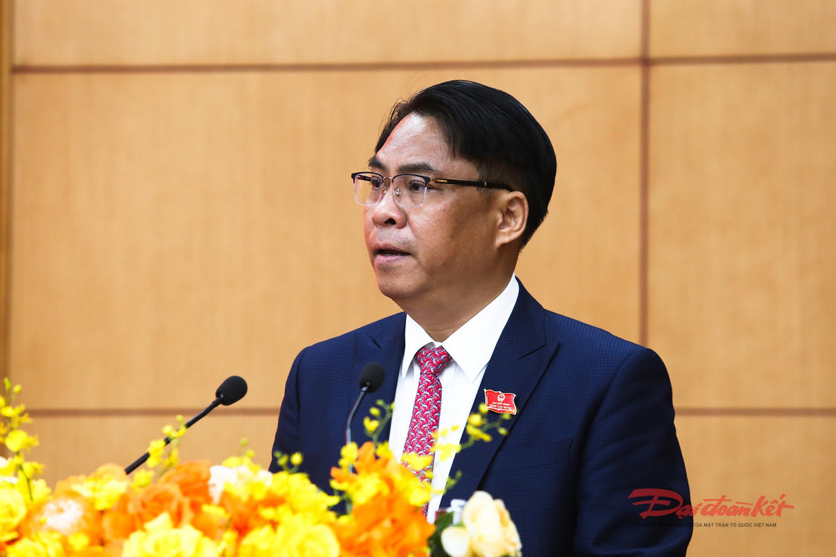 Ông Phan Thăng An - Bí thư Tỉnh ủy, Chủ tịch HĐND tỉnh Cao Bằng khóa 18 phát biểu nhận nhiệm vụ. Ảnh: Hân Nguyễn.