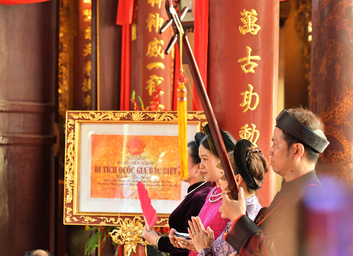 Thông qua việc tổ chức lễ hội và các hoạt động giáo dục truyền thống, UBND phường Hoàn Kiếm tiếp tục khẳng định vai trò tiên phong trong việc xây dựng môi trường văn hóa lành mạnh, củng cố khối đại đoàn kết toàn dân và phát huy sức mạnh nội sinh của cộng đồng. Đây cũng là bước đi cụ thể nhằm đưa di sản trở thành nguồn lực phát triển bền vững, góp phần xây dựng hình ảnh Hoàn Kiếm văn hiến - văn minh - hiện đại, xứng đáng là trung tâm lan tỏa các giá trị văn hóa của Thủ đô trong thời kỳ hội nhập.
