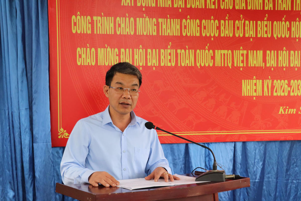 Ông Nguyễn Hoàng Hà - Ủy viên Ban Thường vụ Tỉnh ủy, Phó Chủ tịch Thường trực Ủy ban MTTQ tỉnh Ninh Bình phát biểu tại lễ khởi công. Ảnh: Đình Minh