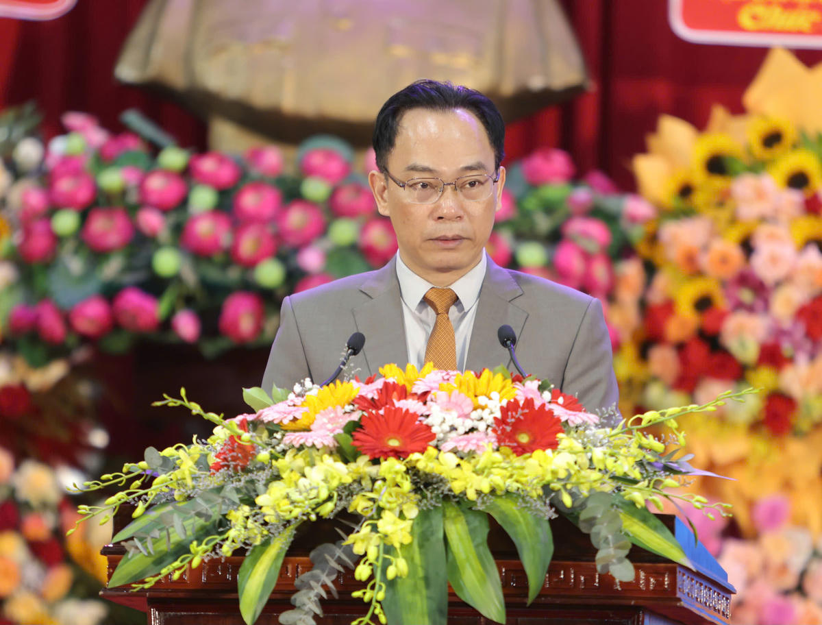 Ông Hoàng Minh Sơn, Ủy viên Ban Chấp hành Trung ương Đảng, quyền Bộ trưởng Bộ Giáo dục và Đào tạo phát biểu tại lễ kỉ niệm. Ảnh Phạm Trung
