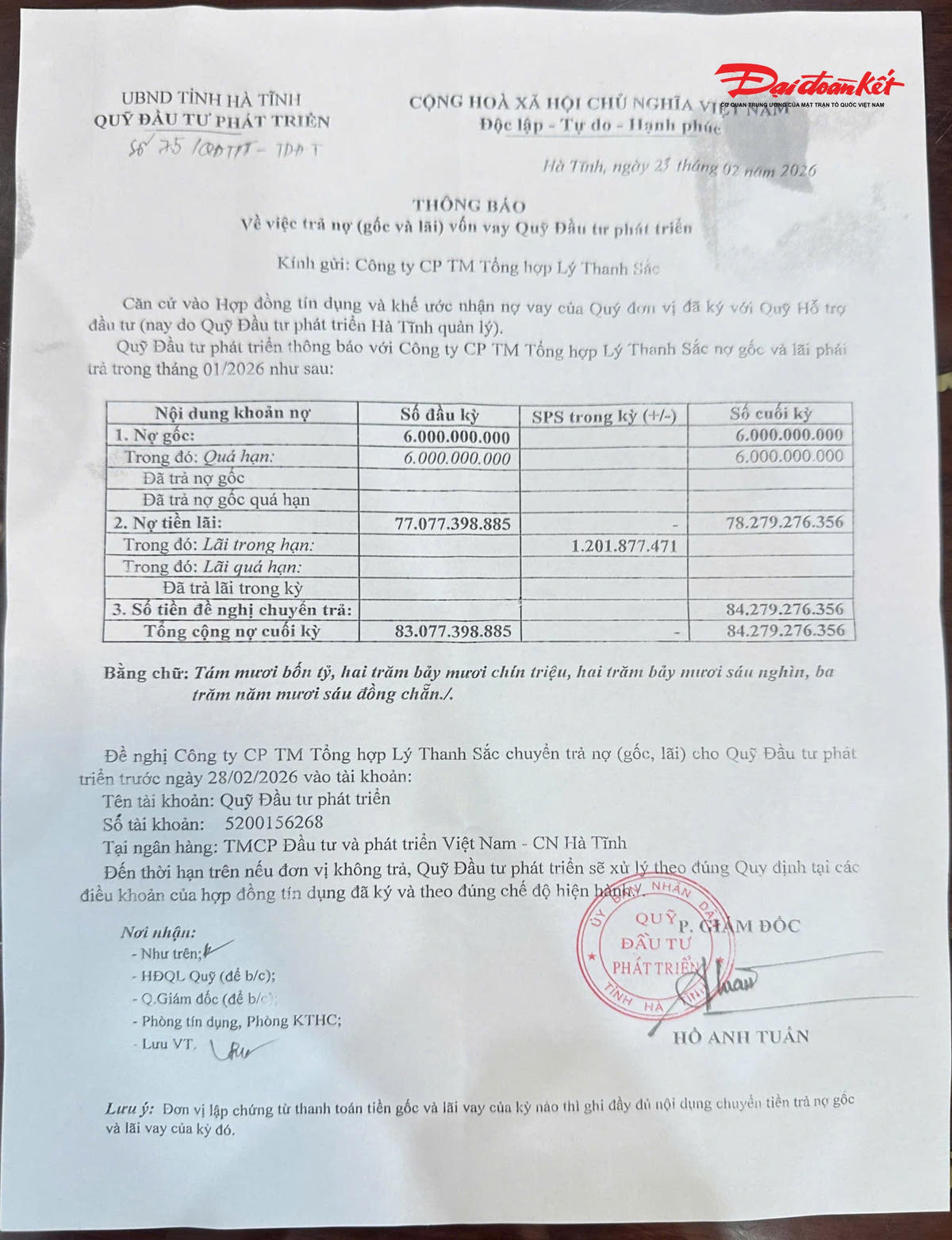 Từ năm 2013, UBND tỉnh Hà Tĩnh đưa CCN ra khỏi quy hoạch cũng ảnh hưởng đến hoạt động của doanh nghiệp. Ông Đặng Ngọc Lý cho biết, đến tháng 3/2026, doanh nghiệp của ông nợ Quỹ đầu tư phát triển của tỉnh cả gốc và lãi hơn 84 tỷ đồng. “Từ một doanh nhân tiêu biểu được báo đài trung ương, địa phương ca ngợi, giờ tôi bị cưỡng chế thuế, nợ thuế, cấm xuất cảnh, nợ xấu, cưỡng chế hóa đơn nên không thể làm được gì,” ông Lý nói.