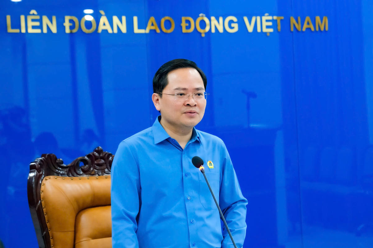 ông Nguyễn Anh Tuấn, Ủy viên Trung ương Đảng, Bí thư Đảng ủy, Chủ tịch Tổng Liên đoàn Lao động Việt Nam phát biểu tại hội nghị. Ảnh: PV