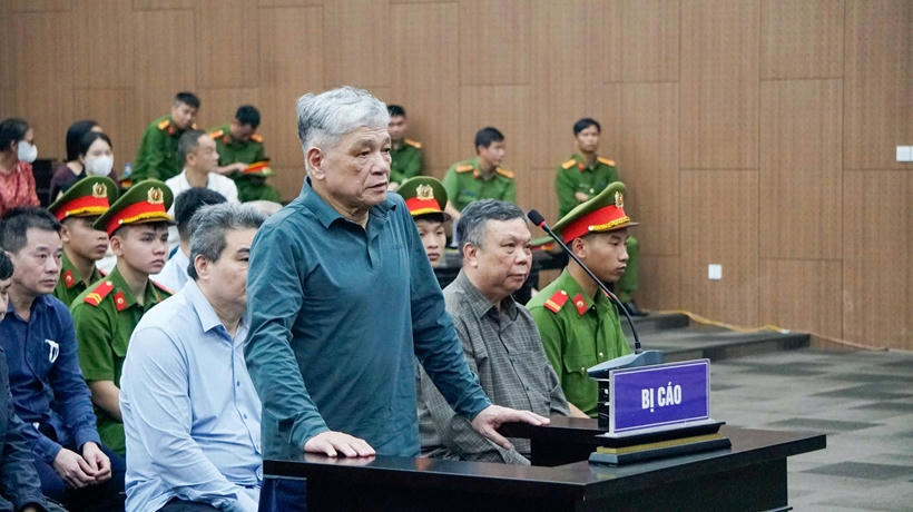  Bị cáo Trần Tố Nghị, cựu Quyền Cục trưởng Cục Quản lý xây dựng công trình, Bộ Nông nghiệp và Phát triển Nông thôn (cũ)  tại phiên tòa.