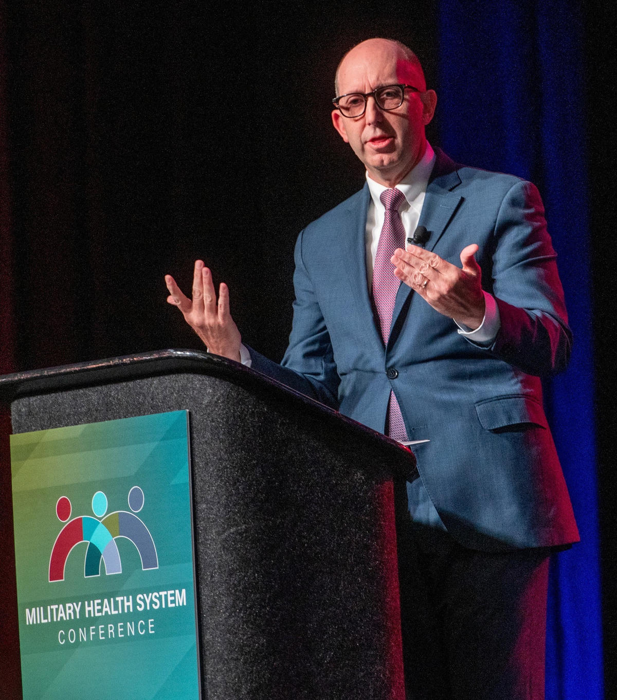 TS. Stephen Ferrara, Phó Trợ lý Bộ trưởng Bộ Chiến tranh , phụ trách các vấn đề y tế Hoa Kỳ. Ảnh: Military Health.