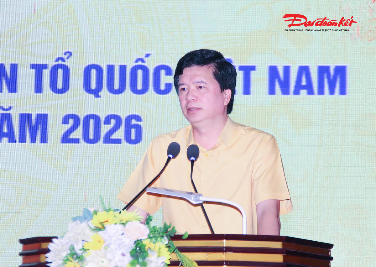 Ông Nguyễn Đình Hùng - Ủy viên Ban Thường vụ Tỉnh ủy, Phó Chủ tịch Thường trực Ủy ban MTTQ tỉnh Nghệ An phát biểu tại hội nghị.