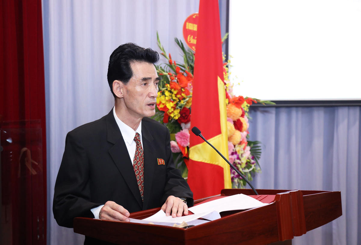 Đại sứ Triều Tiên tại Việt Nam Ri Sung Guk phát biểu tại buổi lễ. Ảnh: BNG