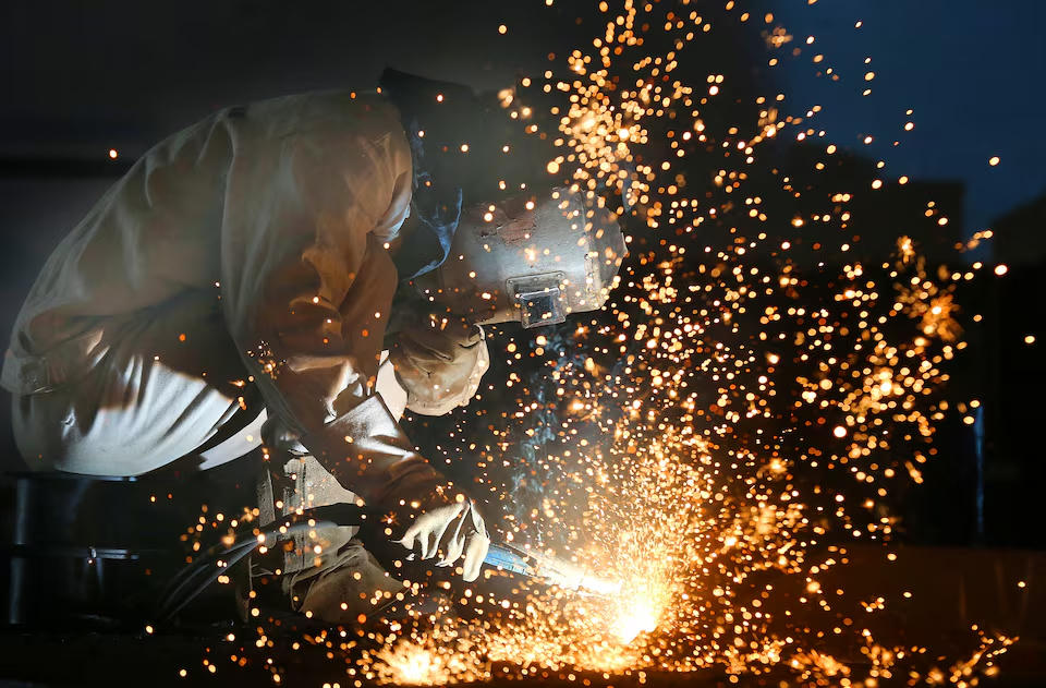 Một dây chuyền sản xuất tại nhà máy sản xuất thiết bị tàu biển ở Nam Thông, tỉnh Giang Tô, Trung Quốc. Nguồn: Reuters.