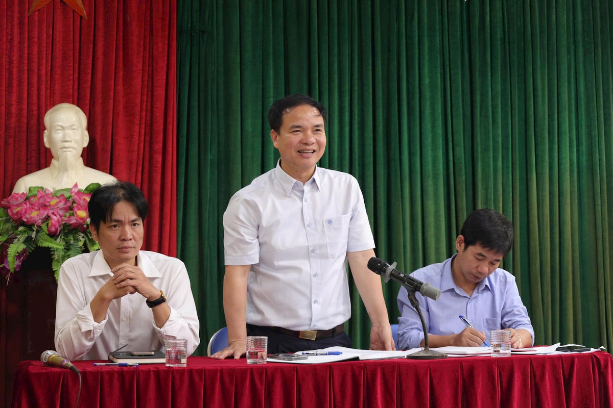 Phó Chủ tịch thường trực UBND xã Thường Tín Nguyễn Văn Tản thông tin tại hội nghị. Ảnh: TL