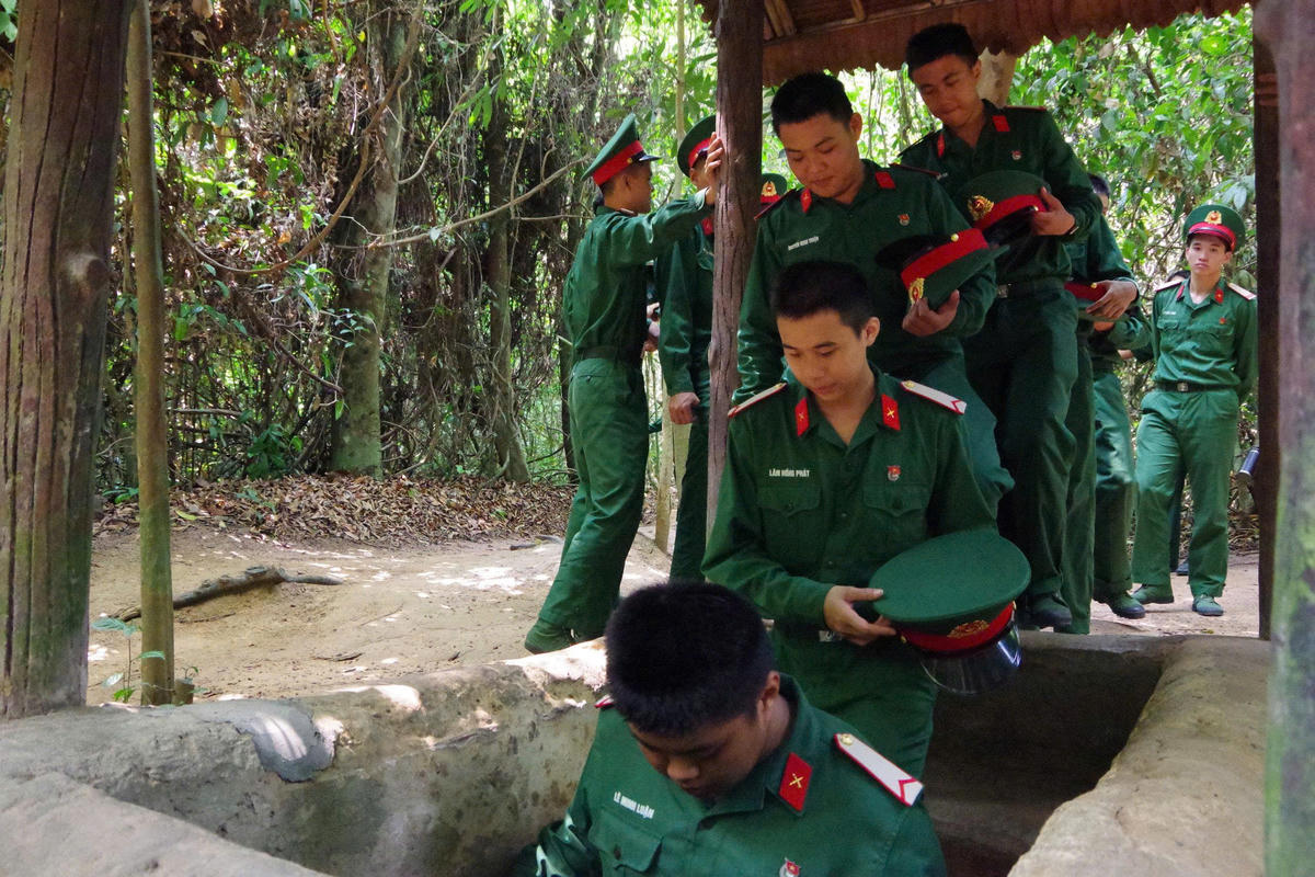 Trung đoàn Gia Định tổ chức về nguồn tại Khu di tích lịch sử Địa đạo Củ Chi, TP Hồ Chí Minh