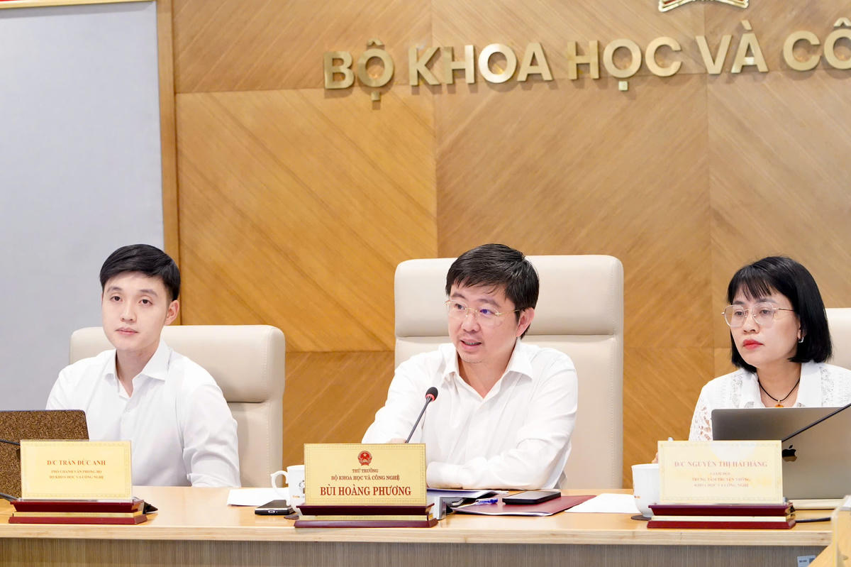 Thứ trưởng Bộ KHCN Bùi Hoàng Phương chủ trì họp báo.