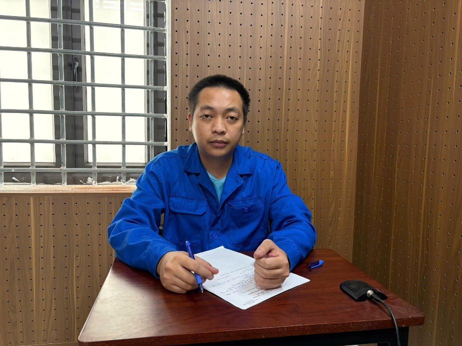 Đối tượng Phạm Anh Tuấn tại Cơ quan điều tra. Ảnh: Xuân Được.