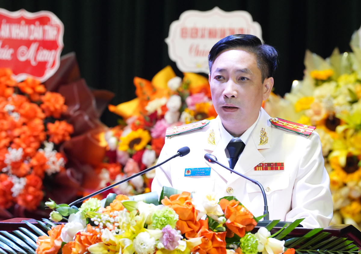 Tân Giám đốc Công an tỉnh Sơn La Nguyễn Minh Tuấn phát biểu nhận nhiệm vụ. Ảnh: CT-TH.