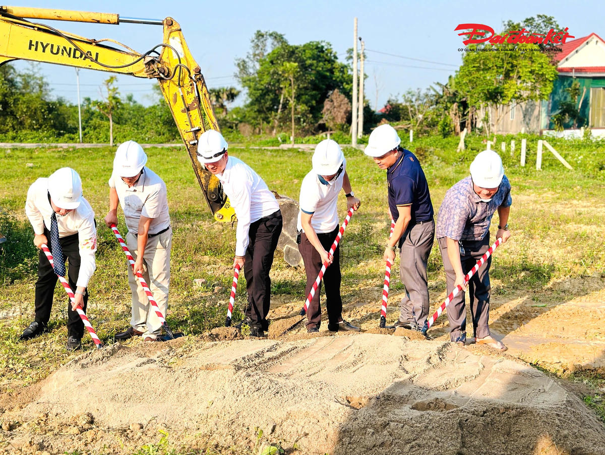 Bên cạnh chương trình "Mẹ đỡ đầu", Hoàng Gia Phát Group (Nghệ An) triển khai dự án công viên cộng đồng “đom đóm”, với tổng mức đầu tư khoảng 300 triệu đồng tại thôn Khe Giao 1, xã Toàn Lưu (Hà Tĩnh). Ảnh: Mr D